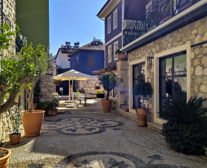  FIORE GARDEN SUITES Boutique