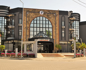 CLOVER MAGIC PARK SIDE HOTEL 3*