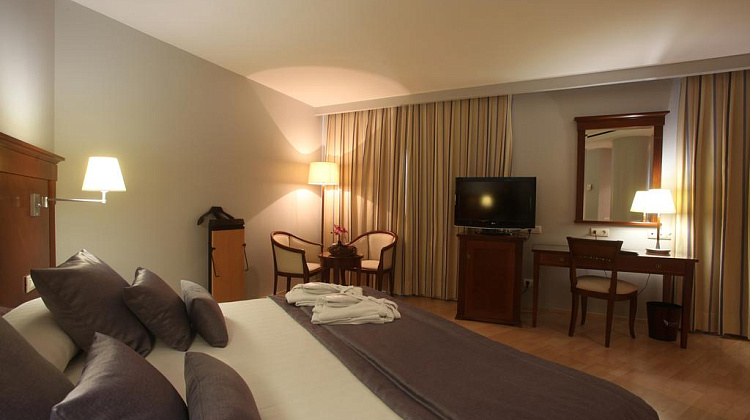 GOLDEN TULIP ANDORRA FENIX 4*